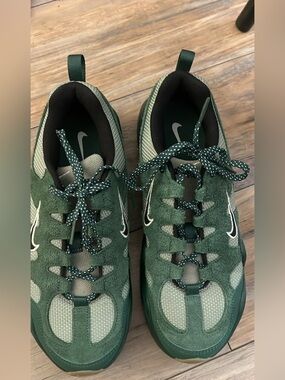 Nike Women’s Tech Hera 'Oil Green size 9.5